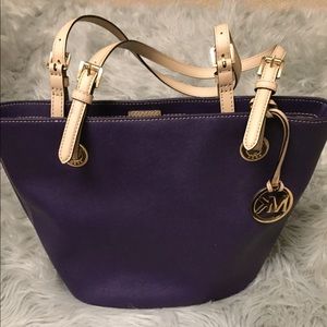 Micheal Kors purse